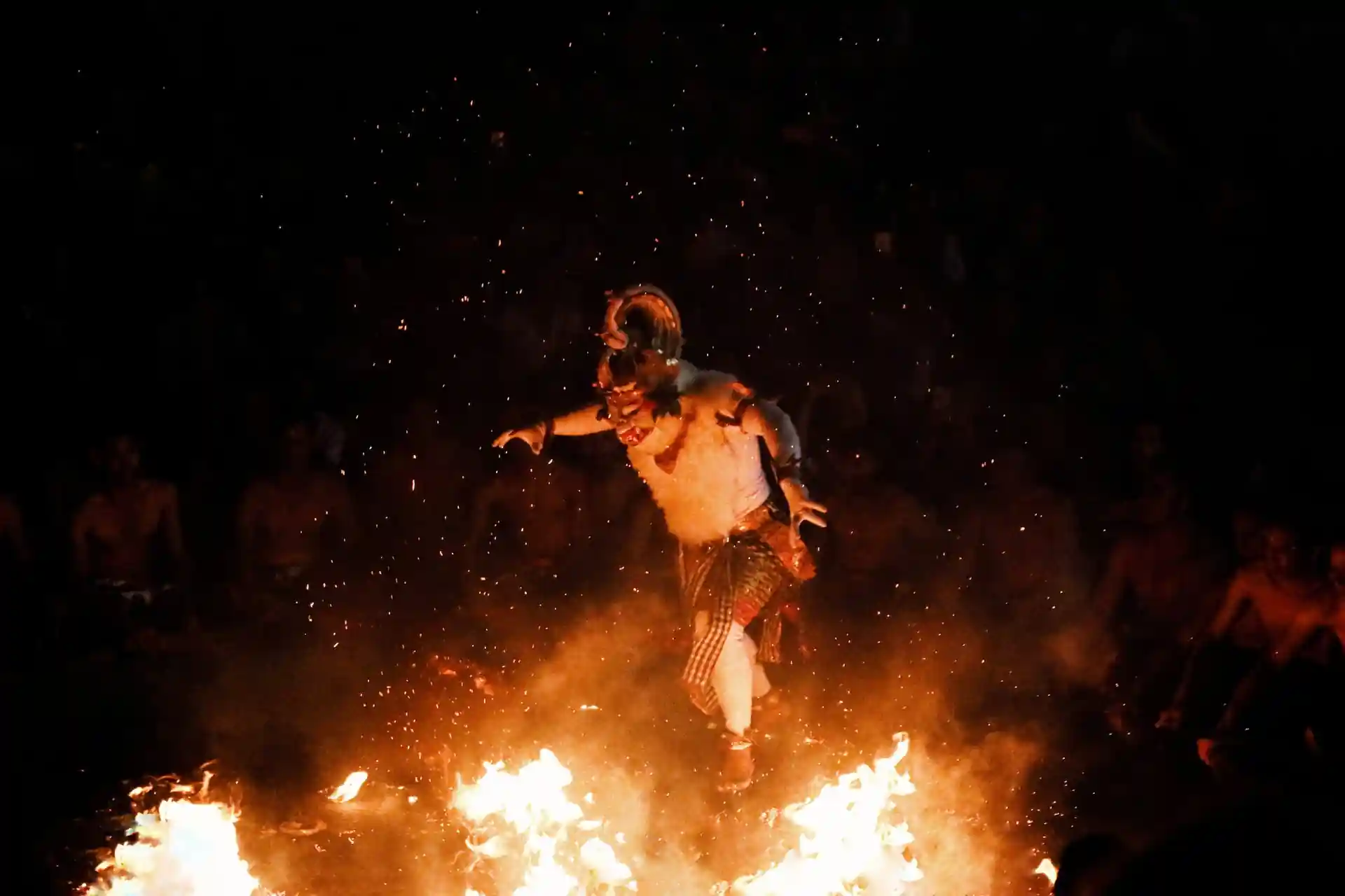 kecak dance performance in uluwatu temple