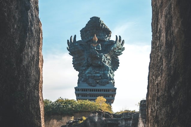 garuda wisnu kencana cultural park statue