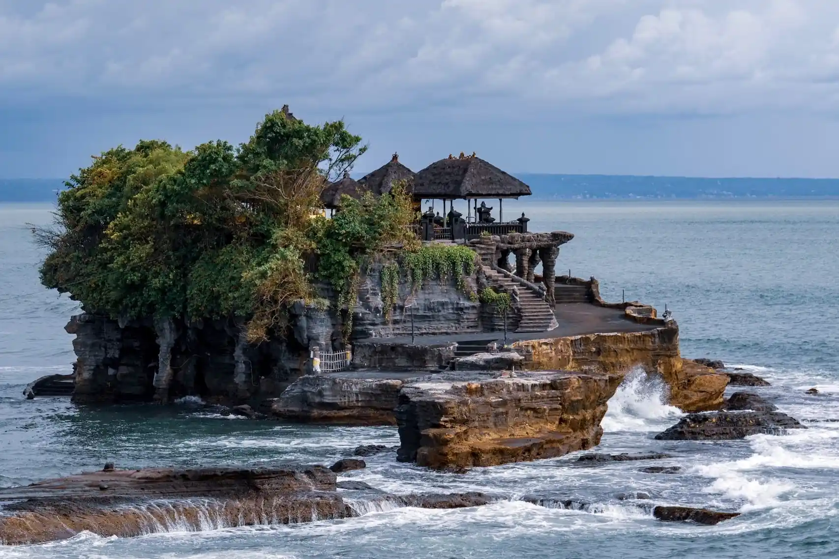 tanah lot temple