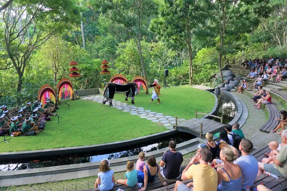 avoid tourist mistakes in bali at monkey forest ubud